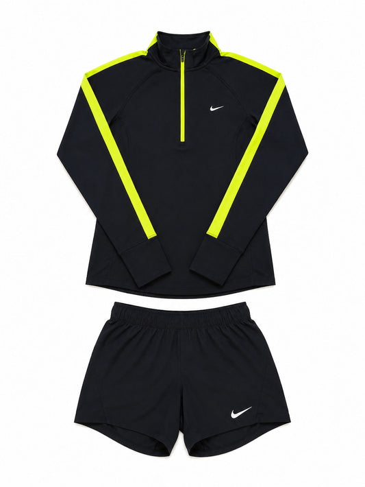 Ensemble Nike sport noir de seconde main pliés en parfaite condition Grade A pour revendeurs.