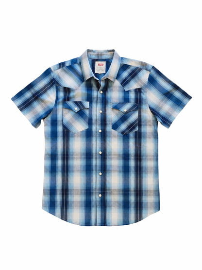 Chemise Levi's de seconde main pliés en parfaite condition Grade A pour revendeurs.