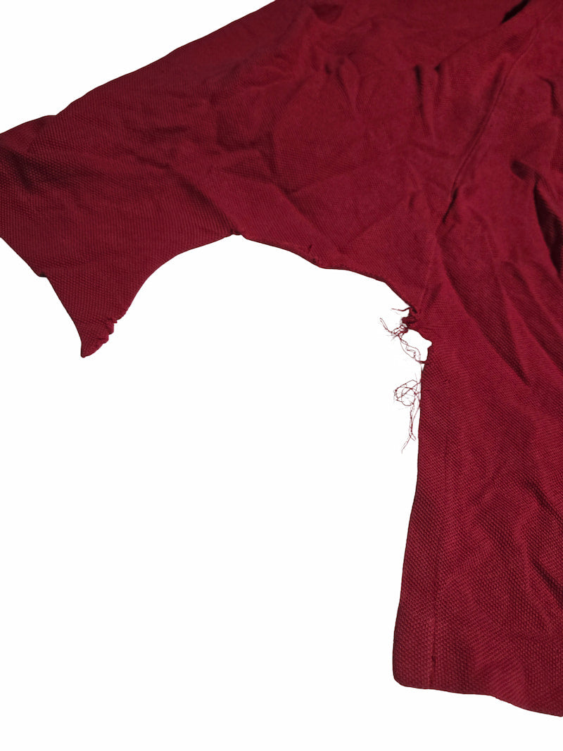 Détail d'un défaut prononcé sur un polo Ralph Lauren issu de notre sélection Grade C.