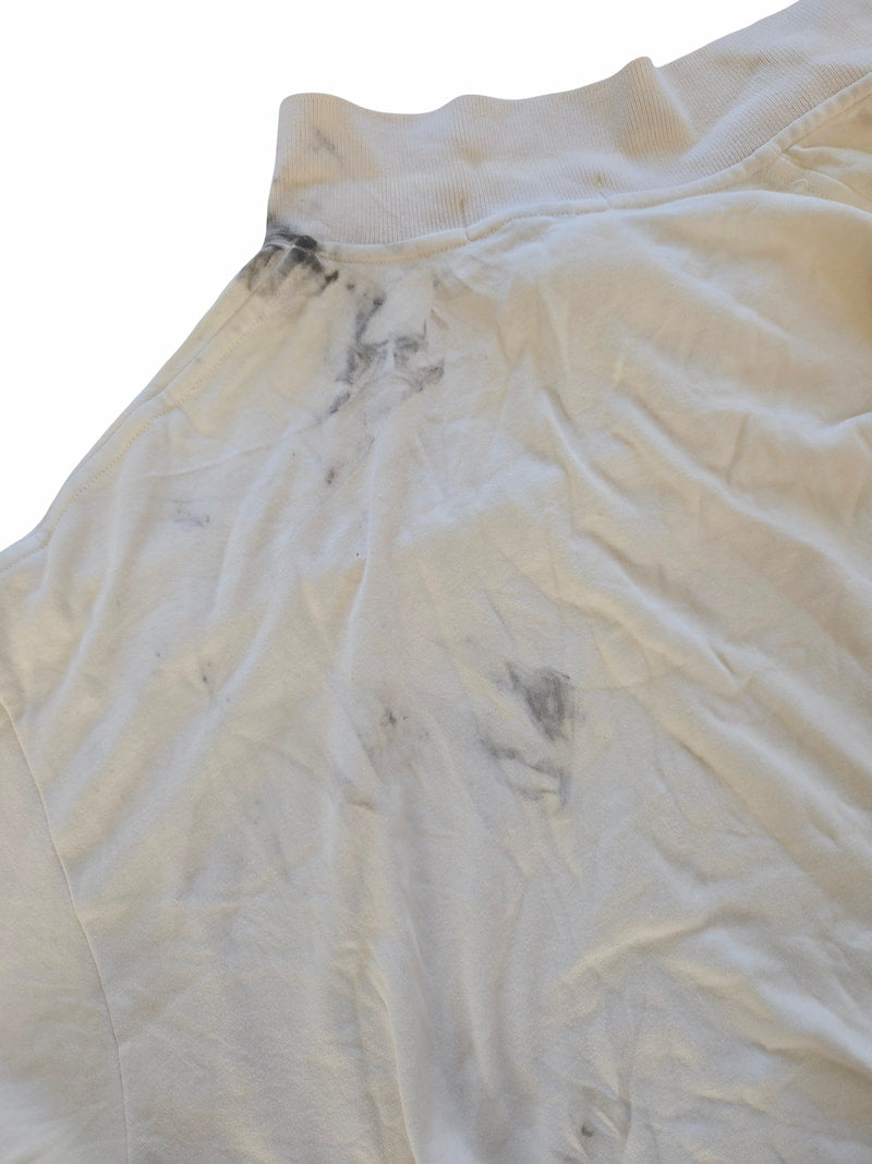 Détail d'un défaut prononcé sur un polo Ralph Lauren issu de notre sélection Grade C.