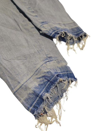 Détail zoomé d'un défaut sur un pantalon Dickies et Tommy Hilfiger issu d'un lot Grade B.