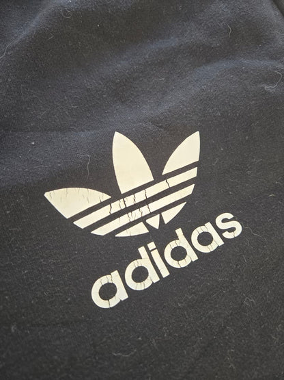 Détail d'un défaut sur un sweat de marque issu d'un lot Grade B.