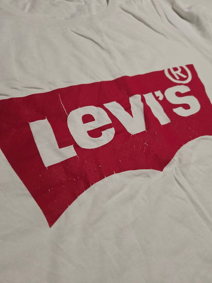 Détail d'un défaut sur un haut de marque issu d'un lot Grade B.