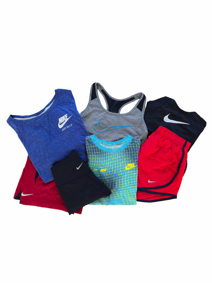 Lot Nike Sport femme de seconde main pliés en parfaite condition Grade A pour revendeurs.