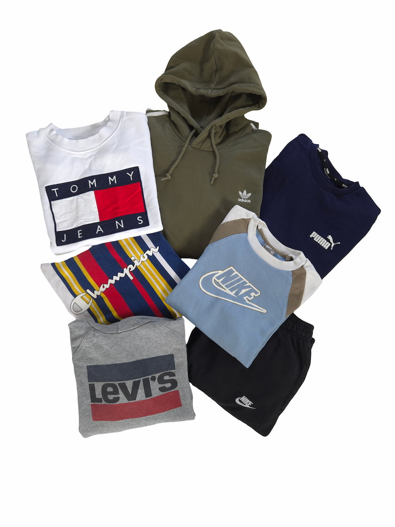 Lot de sweats de marque de seconde main pliés en qualité Grade A pour la revente.