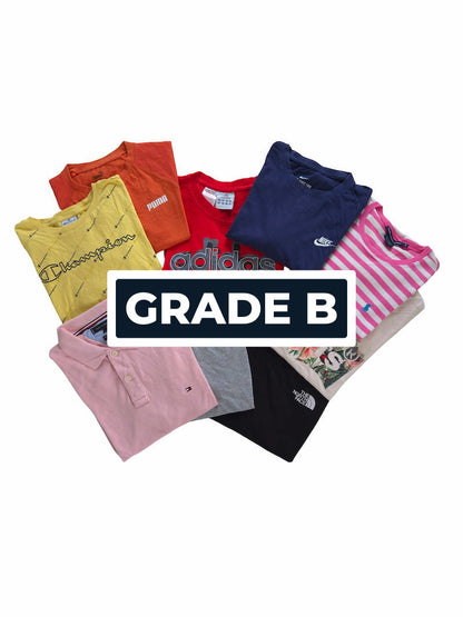 Lot de t-shirts et polos de marque de seconde main en Grade B pliés pour l'achat en gros.