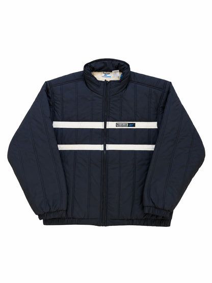 Manteau Reebok bleue marine de seconde main plié en parfaite condition Grade A pour revendeurs.