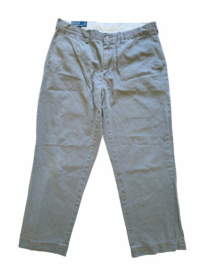 Pantalon Ralph Lauren beige de seconde main plié en Grade B pour l'achat en gros.