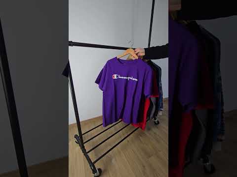 Miniature de la vidéo de présentation d'une box filmée de vêtements de seconde main IRONBALE.