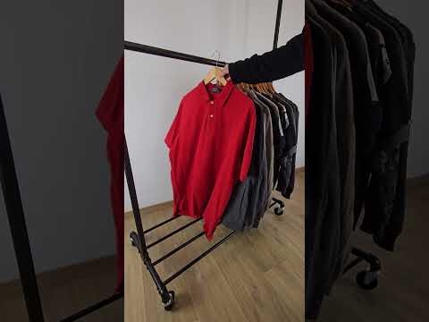 Miniature de la vidéo de présentation d'une box filmée de vêtements de seconde main IRONBALE.