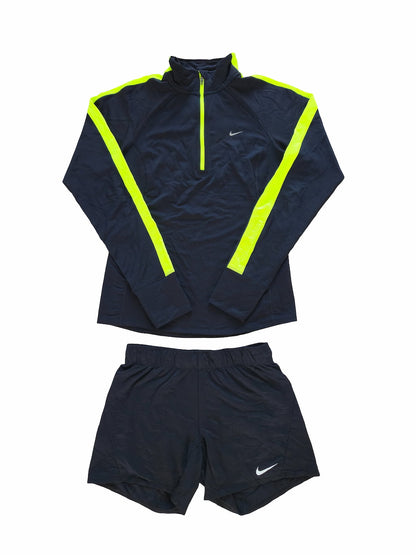 Vêtements du lot Nike sport femme de seconde main pliés en parfaite condition Grade A pour revendeurs.